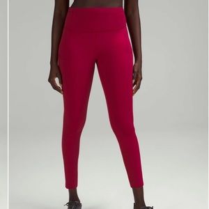 Lululemon Fast and Free High-Rise Tight 25"
Pomegranate Size 12 EUC